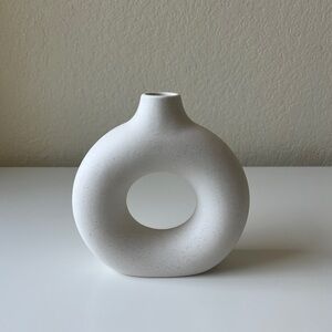Zara Home Modern Ceramic Donut Vase | White | NWOT